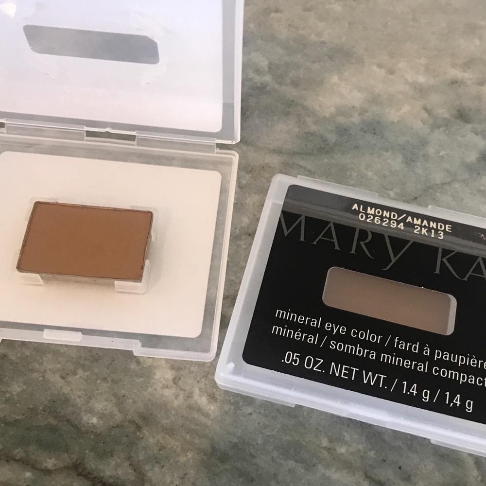 Mary Kay Mineral Eye Color - Almond NIB